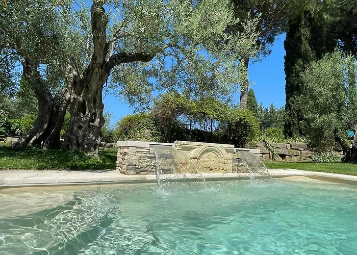 לינה וארוחת בוקר Le Balze In 3*